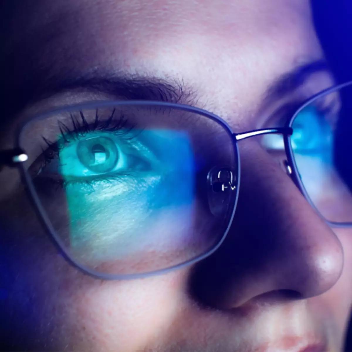 oculos-lentes-azuis_1752978683470.webp